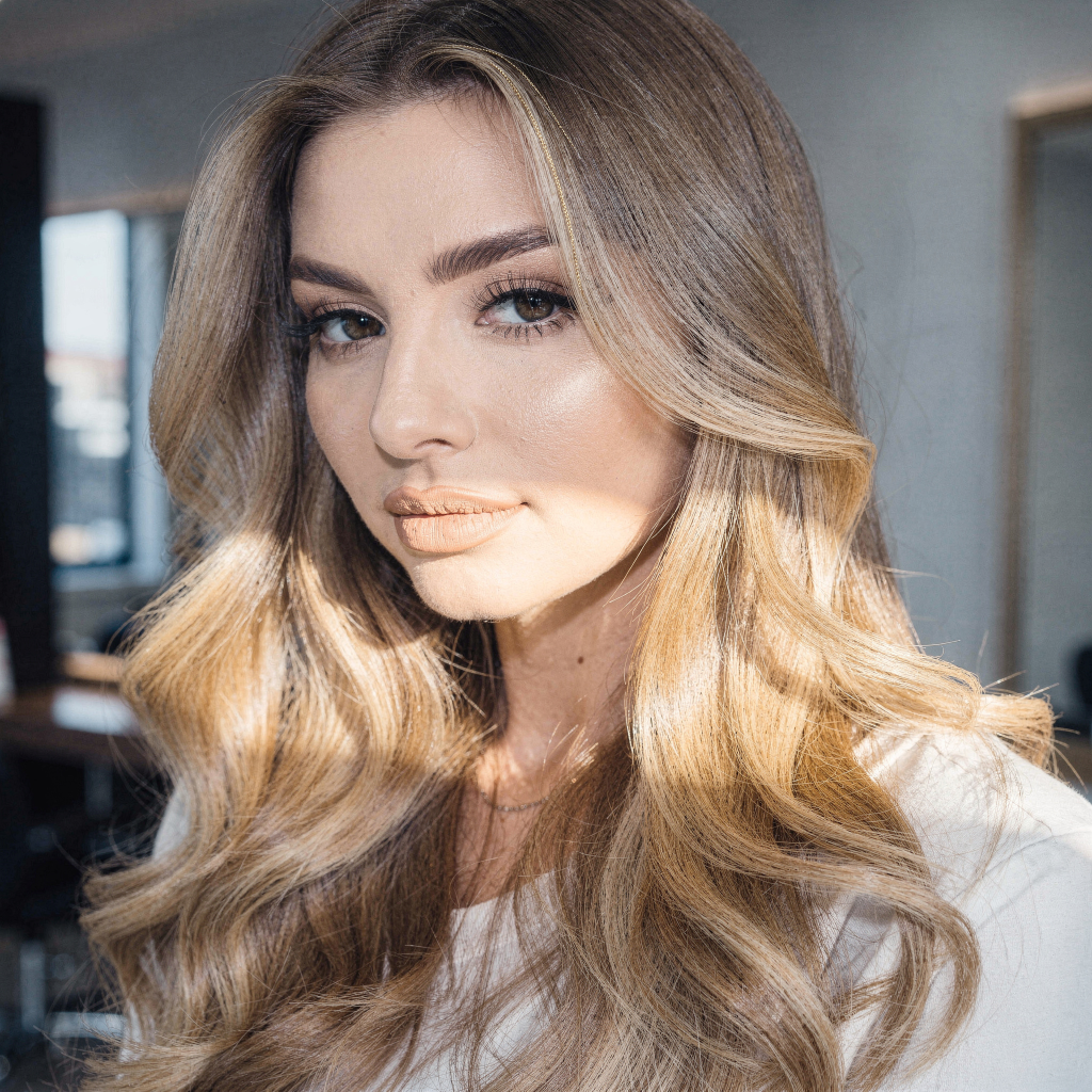Buttery honey blonde layered waves hairstyle
