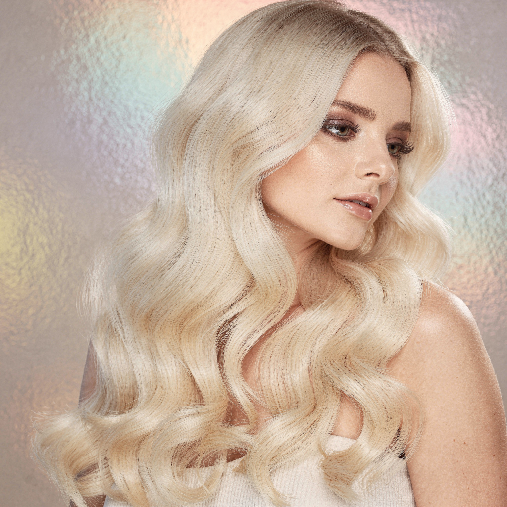 Pearl blonde soft waves hairstyle